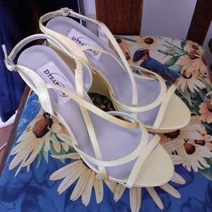 Brand New Dyeables Yellow Heels NWOT